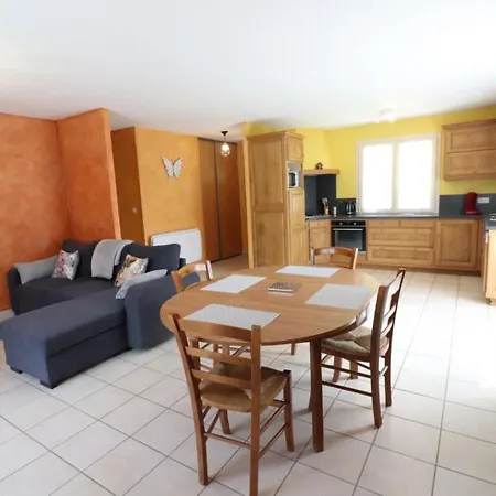度假居 Parc Des Volcans D'auvergne : Maison Spacieuse Avec Jardin Et Garage, Proche Activites Et Commerces - Fr-1-742-195 *