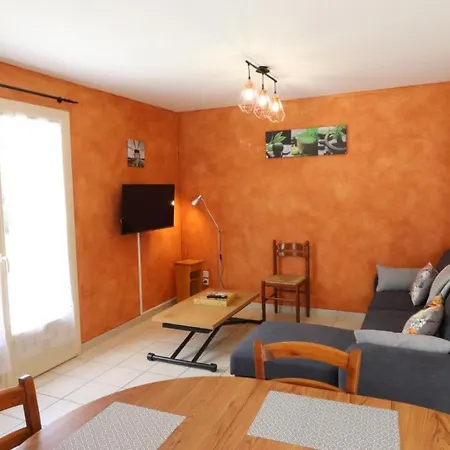 Parc Des Volcans D'auvergne : Maison Spacieuse Avec Jardin Et Garage, Proche Activites Et Commerces - Fr-1-742-195 Riom-ès-Montagne