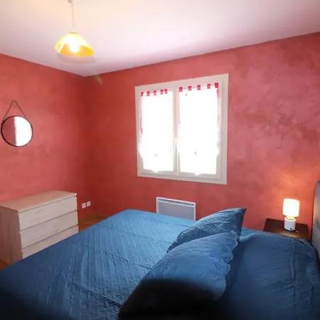 Parc Des Volcans D'auvergne : Maison Spacieuse Avec Jardin Et Garage, Proche Activites Et Commerces - Fr-1-742-195