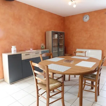 度假居 Parc Des Volcans D'auvergne : Maison Spacieuse Avec Jardin Et Garage, Proche Activites Et Commerces - Fr-1-742-195 Riom-ès-Montagne