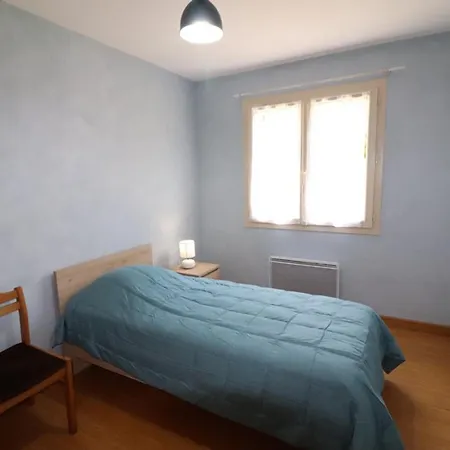 Parc Des Volcans D'auvergne : Maison Spacieuse Avec Jardin Et Garage, Proche Activites Et Commerces - Fr-1-742-195 *